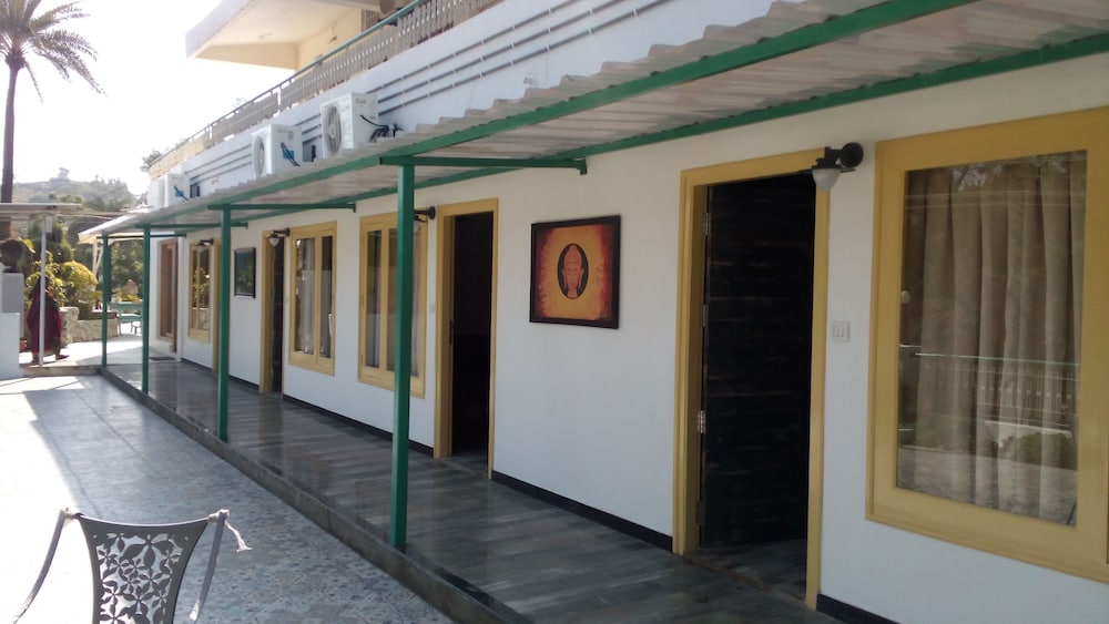 HOTEL KARNAVATI 1/50
