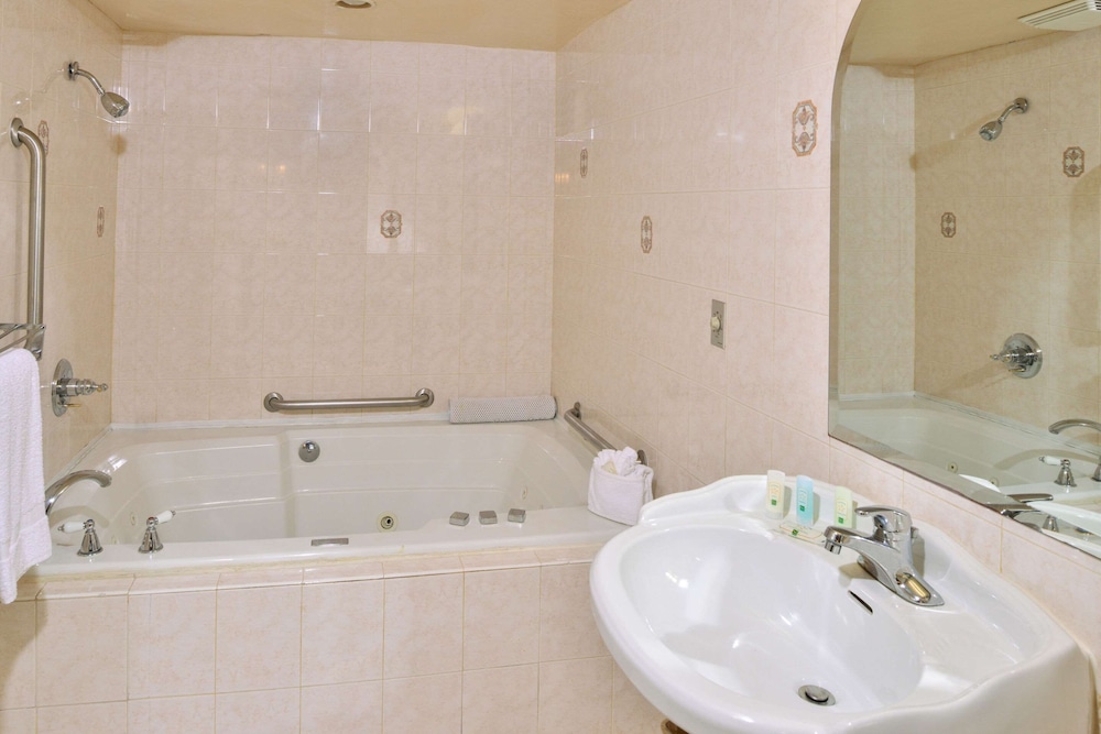 Quality Inn & Suites Walnut - City Of Industry 15/27