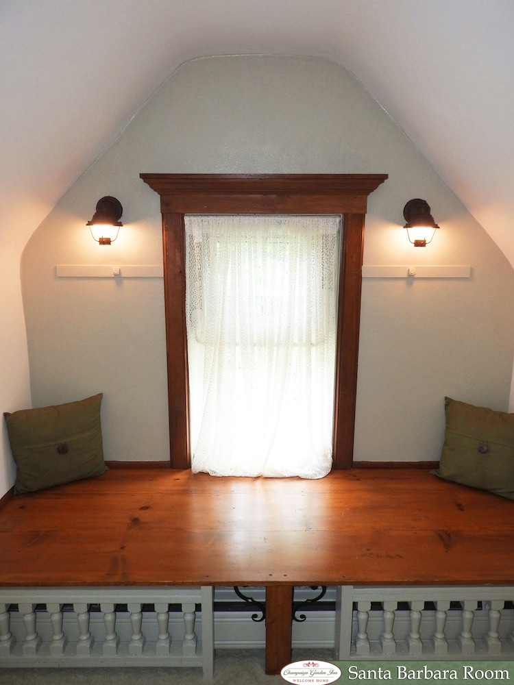 Champaign Garden Inn 32/50