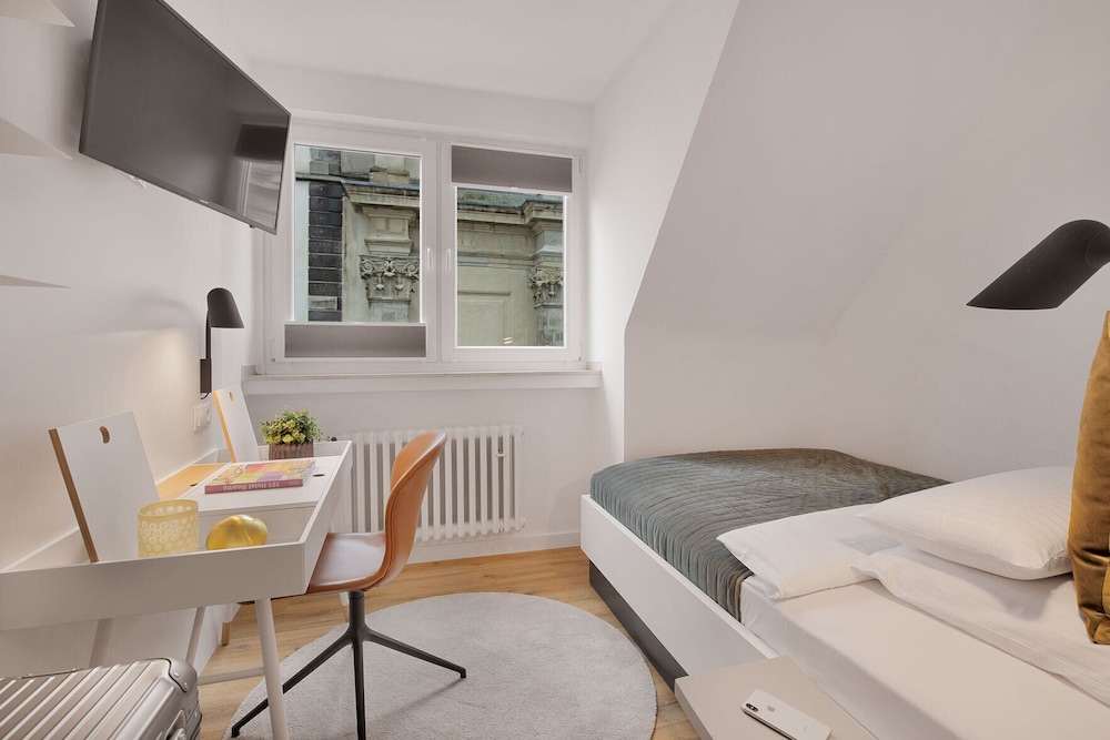 BUSINESS, SINGLE, SINGLE BED