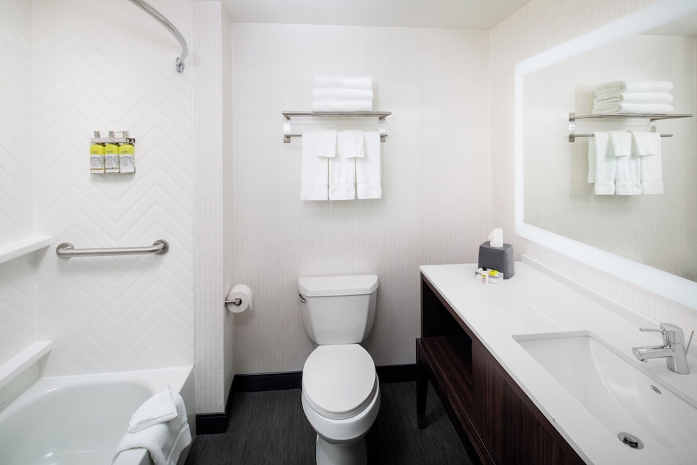 Holiday Inn Cheshire - Southington 47/49