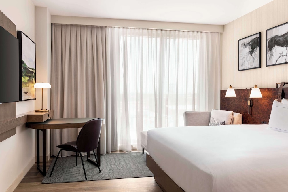 ROOM, KING BED, ACCESSIBLE