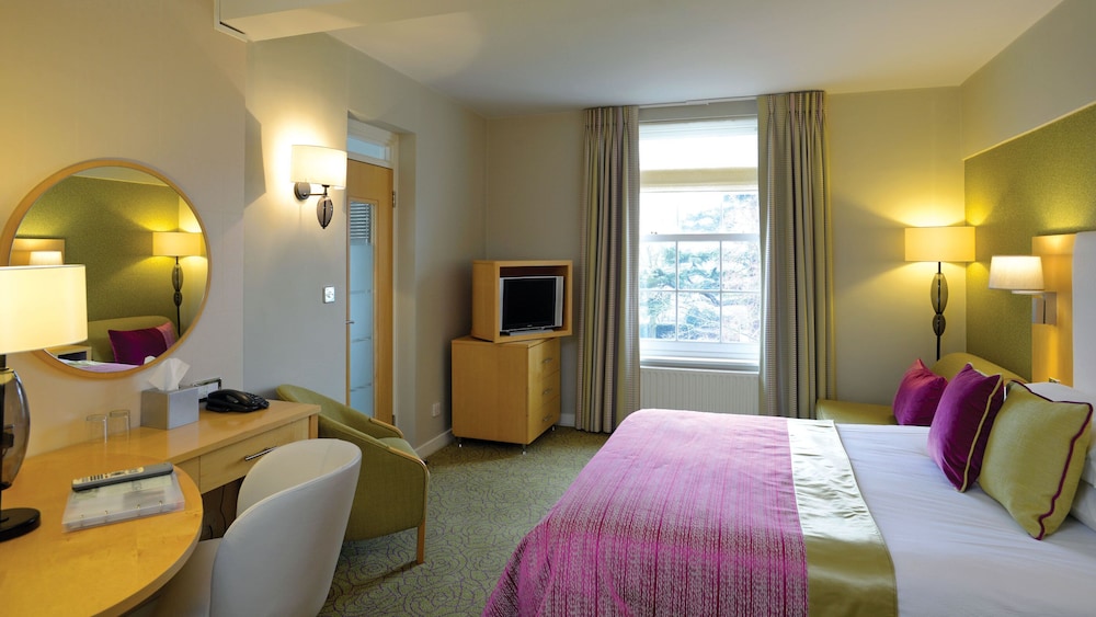 The Lensbury Resort 19/74