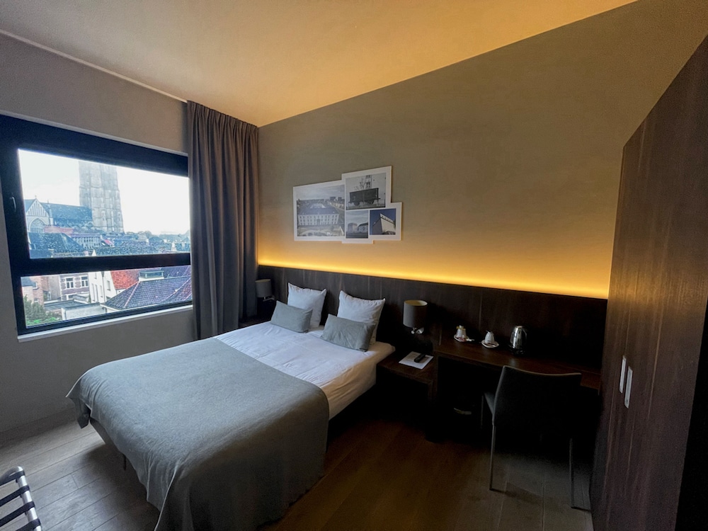Room, Double Bed, Cathedral View