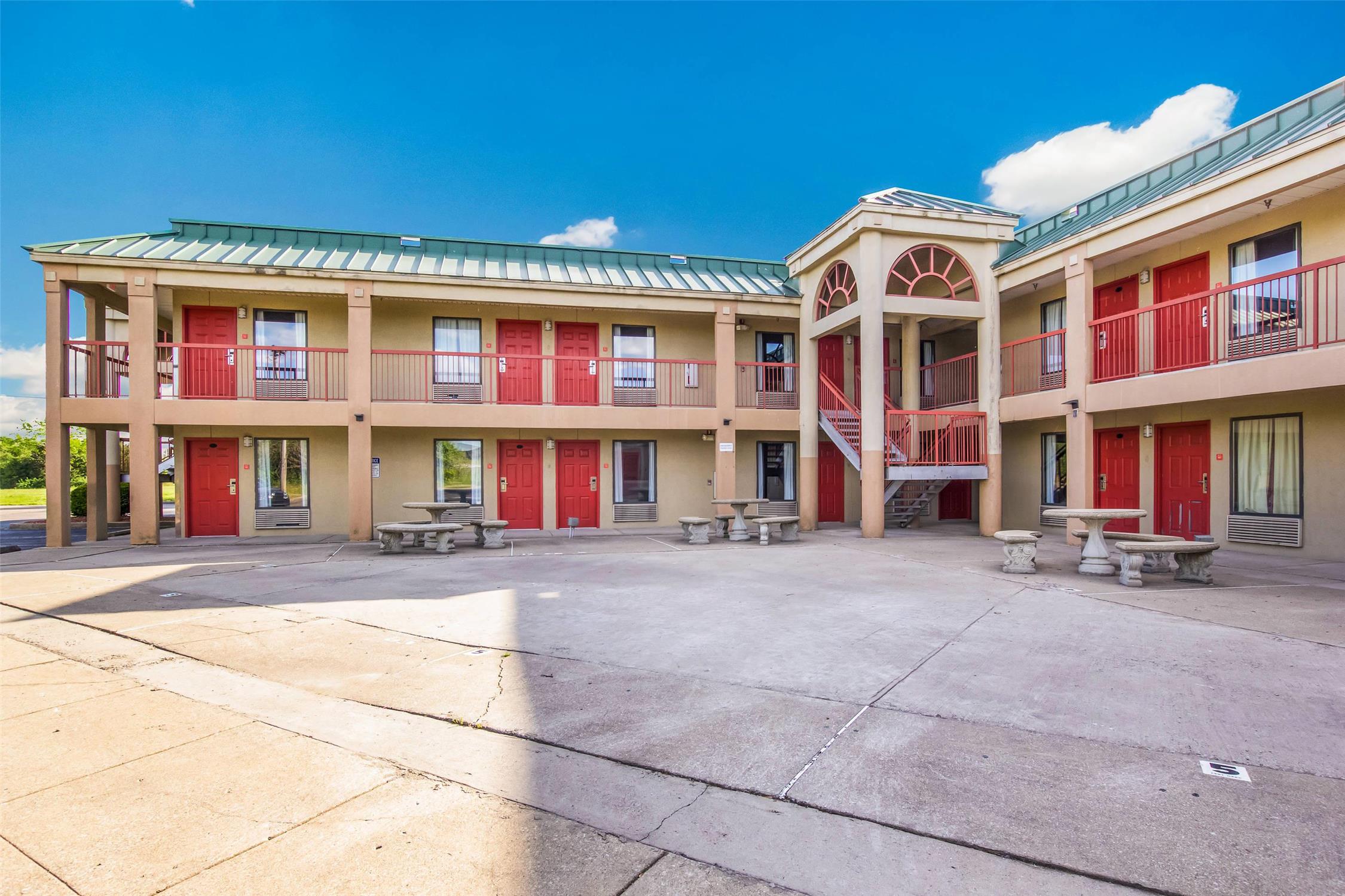 Econo Lodge Inn & Suites Brooks - Louisville South 21/23