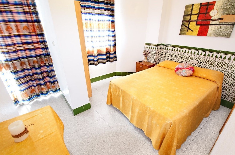 ROOM, DOUBLE BED