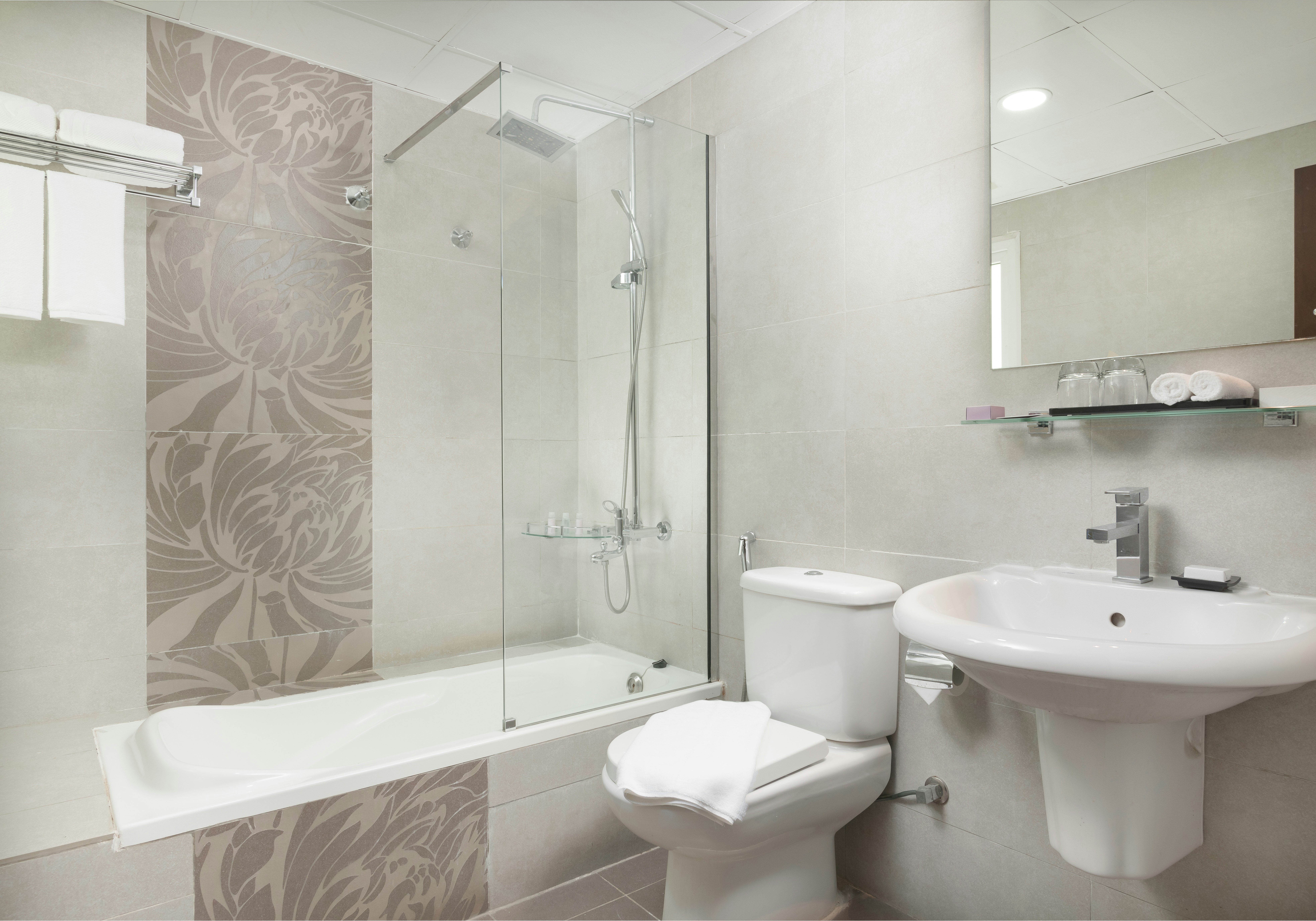 Al Hail Waves Hotel Managed By Centara 77/78