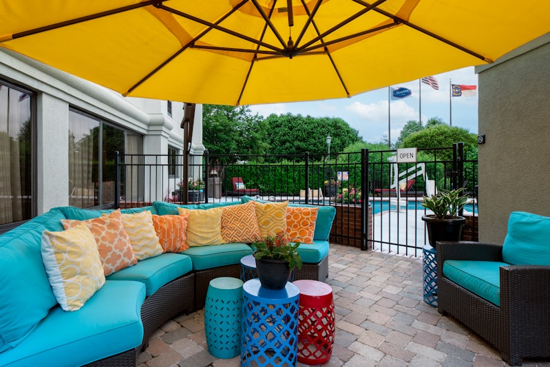 Hampton Inn Hanes Mall Winston-Salem 28/40