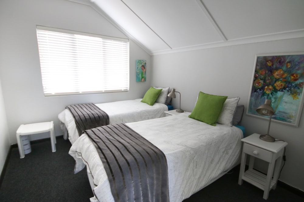 Moonriver Self-catering 6/29