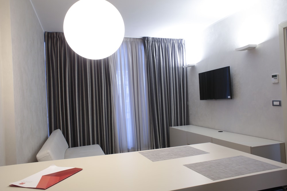 HOME CLUB SUITE HOTEL 14/22