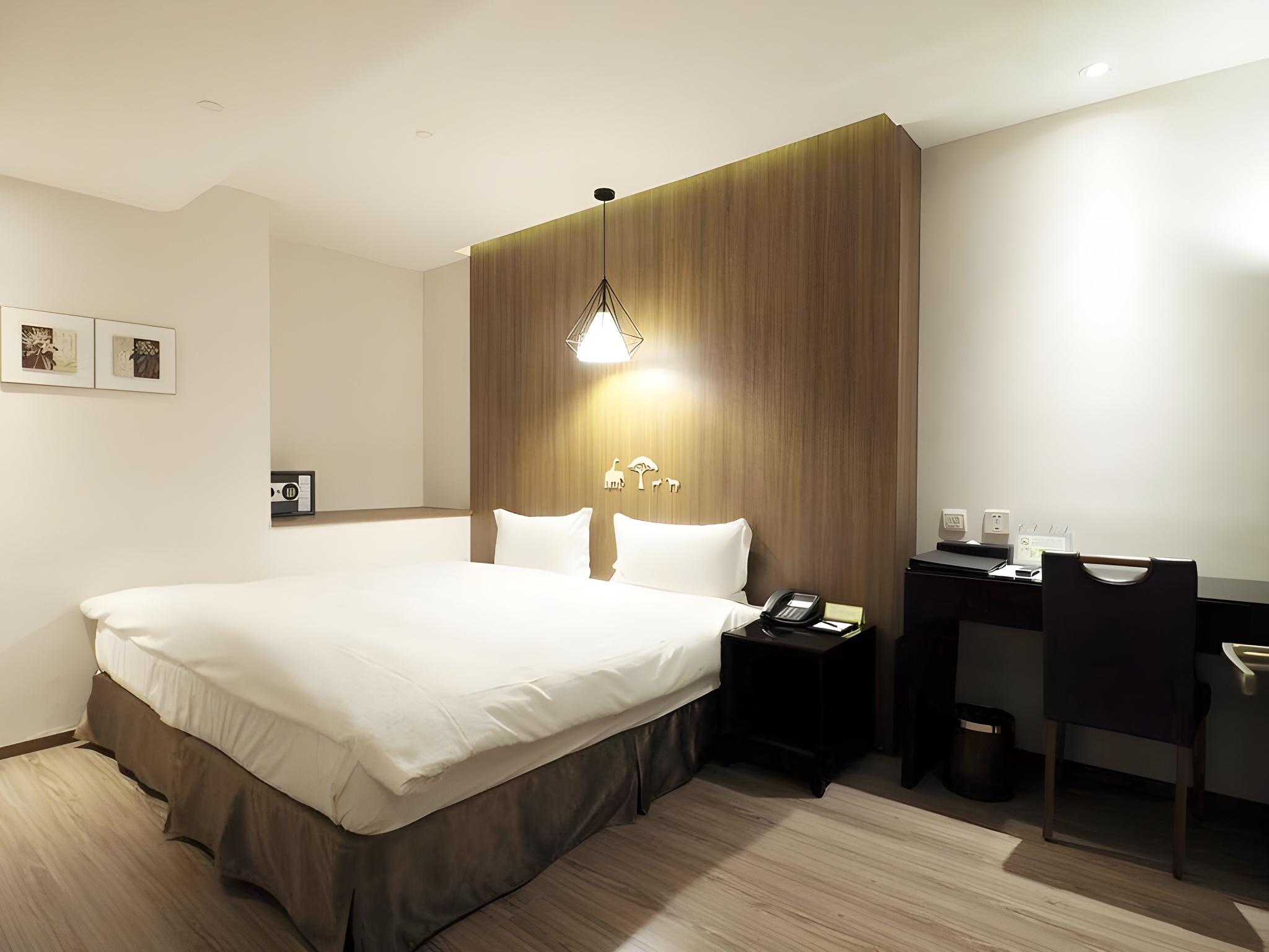 Premier, King Bed, No Parking