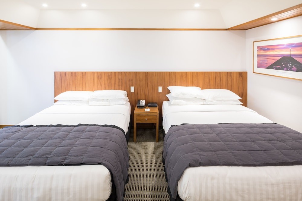 Commodore Airport Hotel 23/74