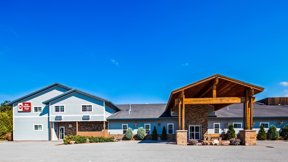 Best Western Plus Ticonderoga Inn & Suites 1/35