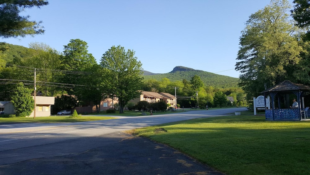 Franconia Notch Motel 28/38
