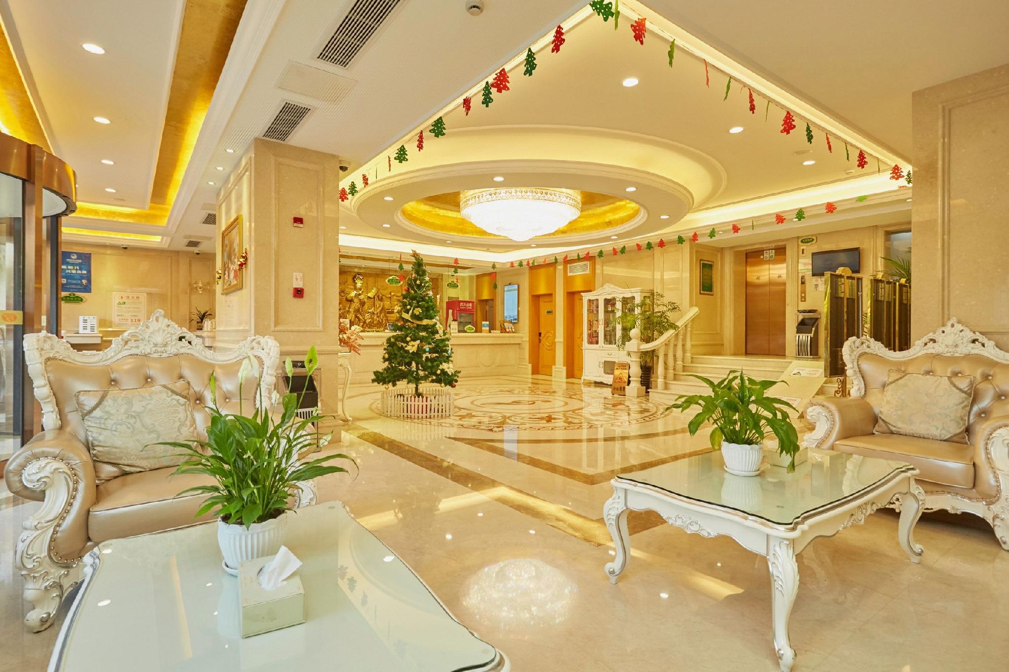 Vienna Hotel (Shanghai Meilan Lake Metro Station) 11/41