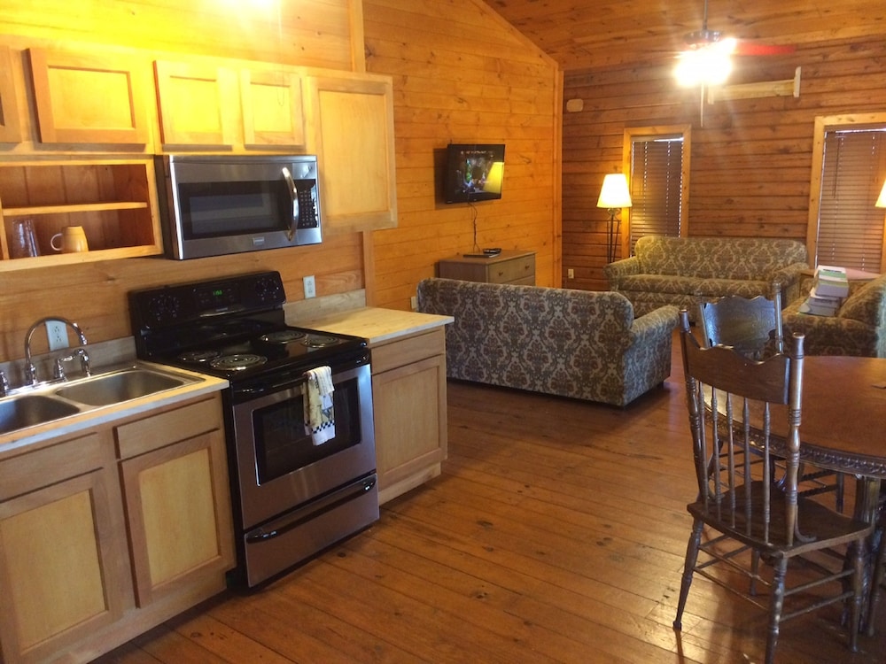The Smokehouse Lodge and Cabins 51/75