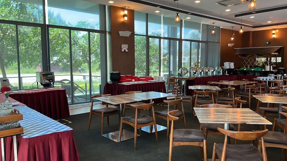 D Wharf Hotel And Serviced Residence 49/71