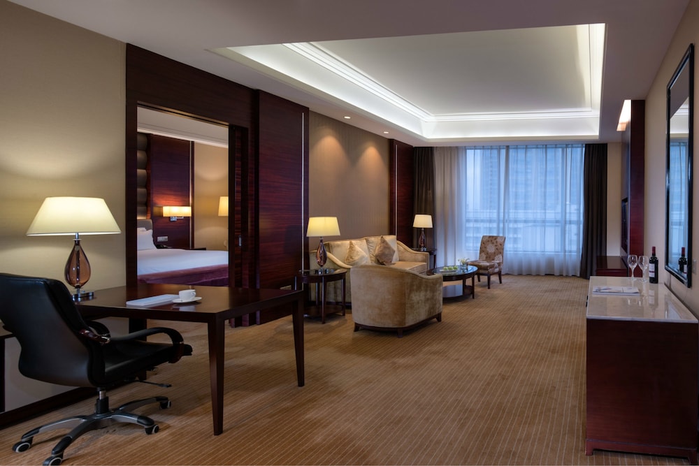 Venus Royal Hotel Formerly Kirin Parkview Hotel 25/28