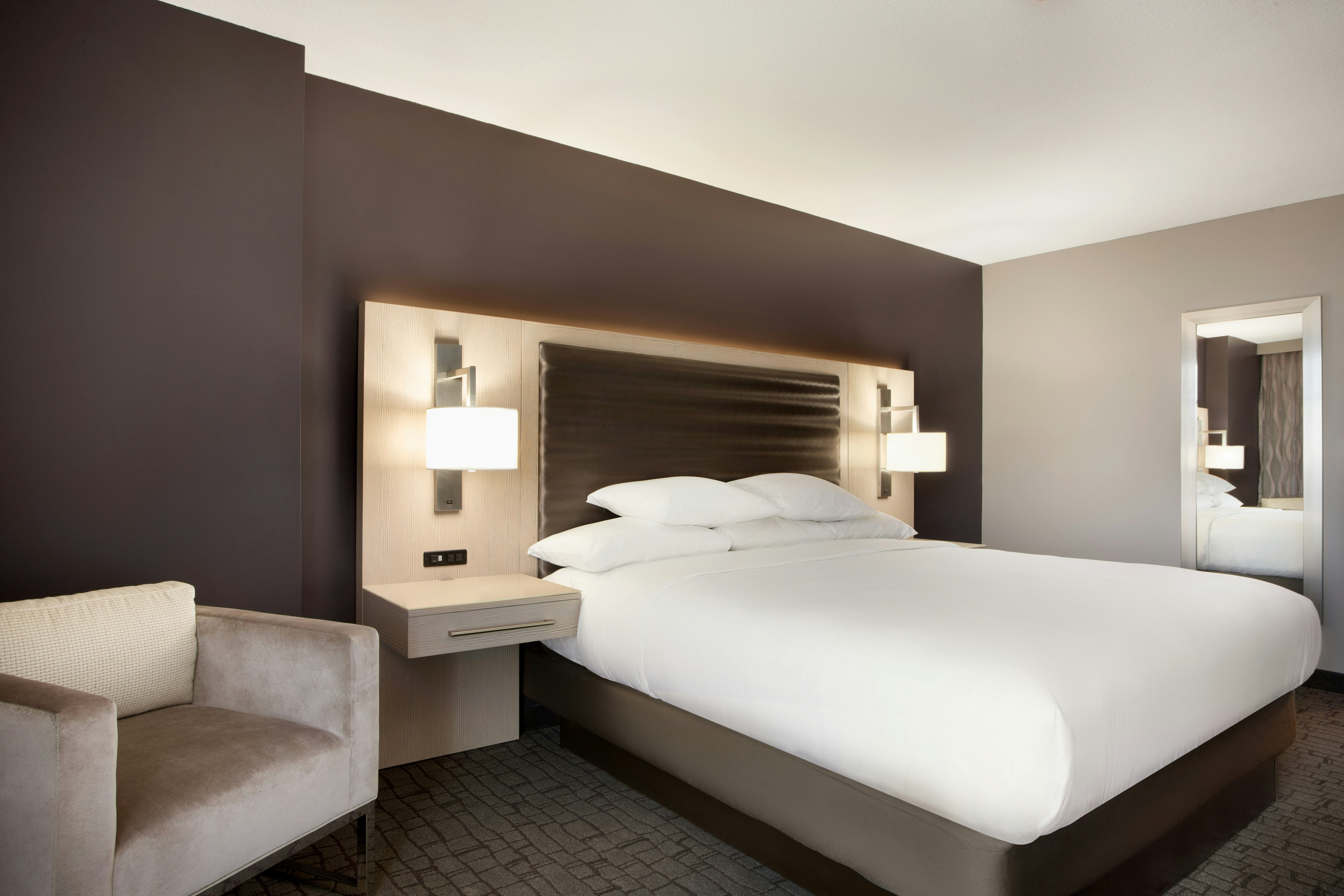 2 ROOMS, SUITE, KING BED