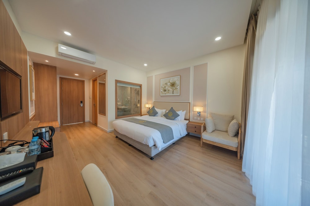 غرفة تنفيذية بسرير كينج بإطلالة على البحيرة بغرفة نوم واحدة، Luang Prabang Oasis Villa Namnuea 8/10