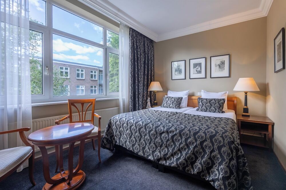STANDARD, DOUBLE OR TWIN BED