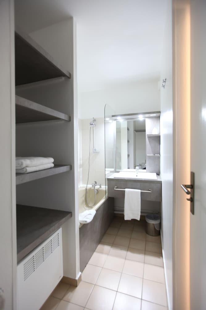 Geneva Residence 24/27