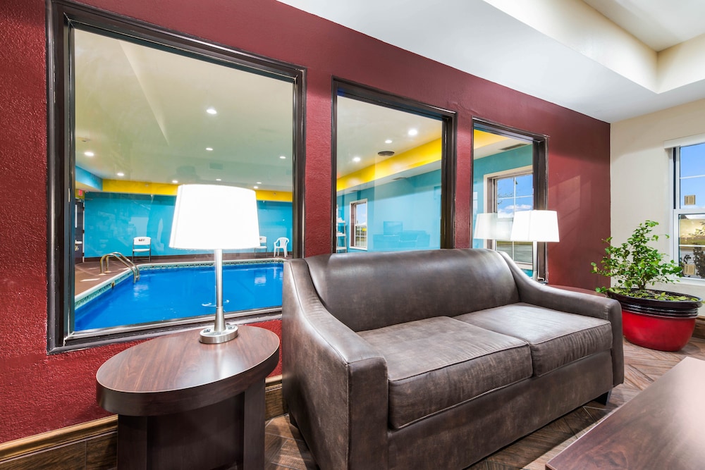 Econo Lodge Inn & Suites Monee 35/59