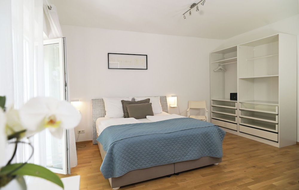 Graf-Adolf Apartments 13/69