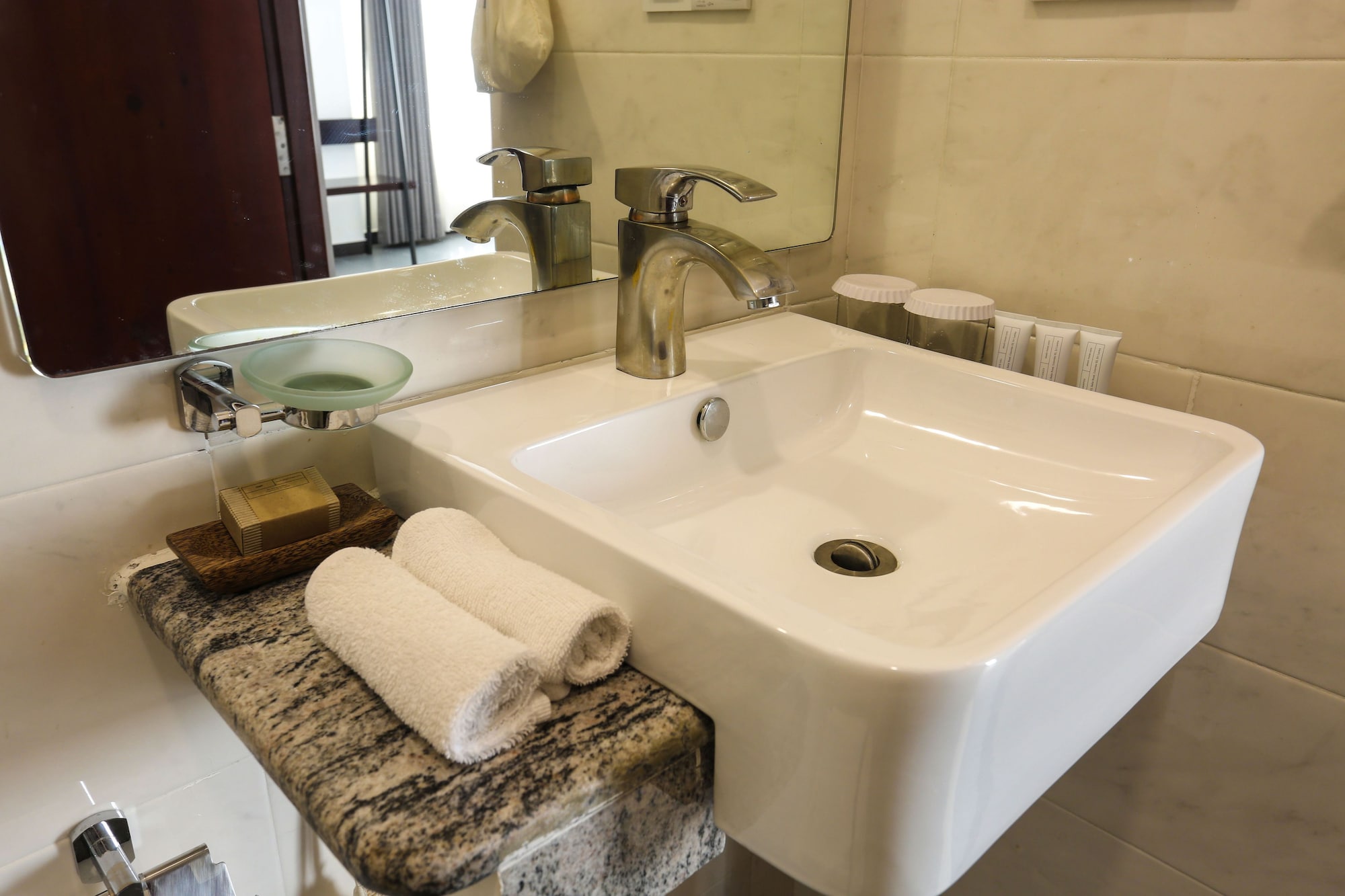 غرفة بريميوم بسرير كوين بإطلالة على البحر، Morven Hotel Colombo 5/5