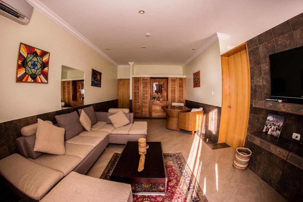 Dharma Beach Hotel 38/57