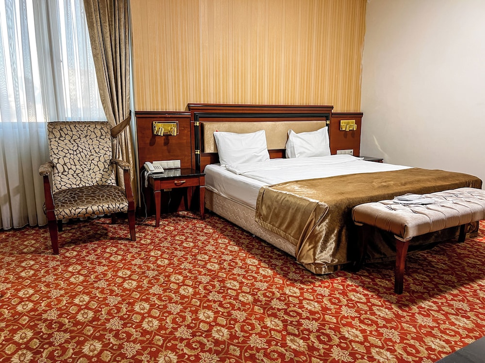 Parliament Hotel & Restaurant 20/56