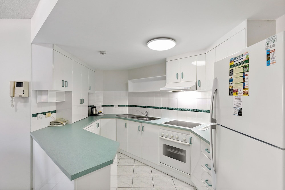 WHITE CREST LUXURY APARTMENTS 10/50