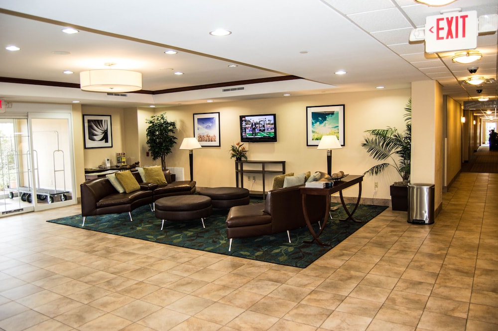 Candlewood Suites Victoria 10/66