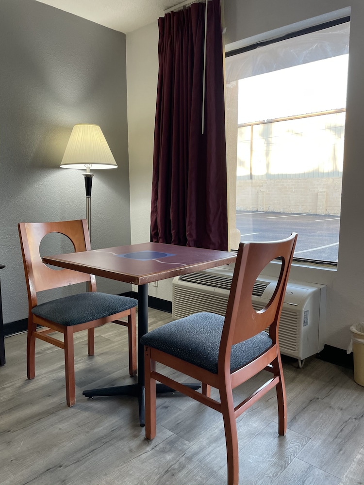 Capital Inn 35/48