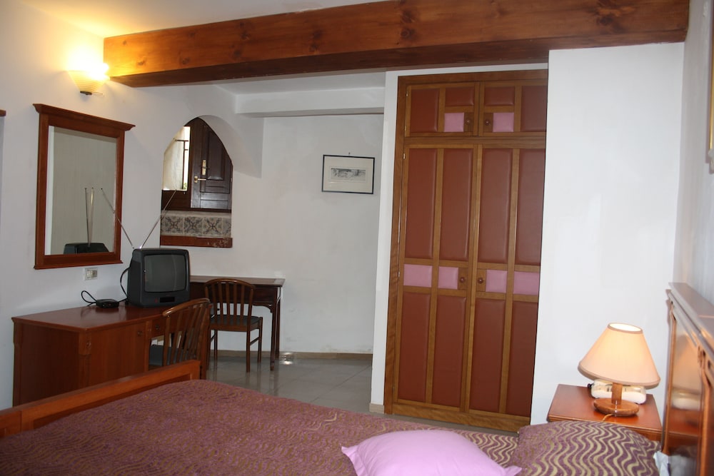 Edelweiss Hotel 41/65