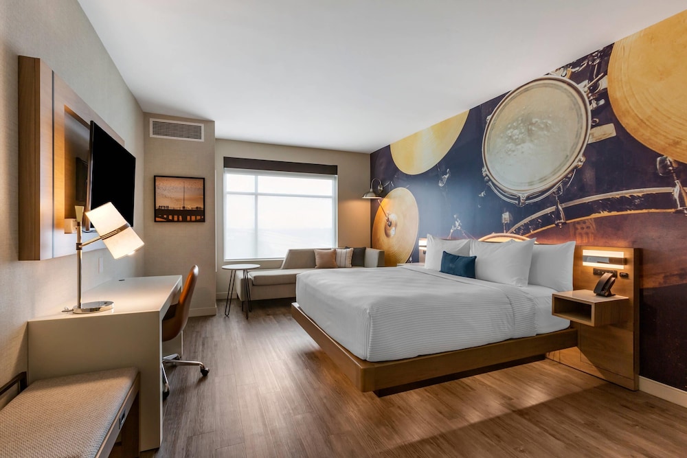 ROOM, KING BED, ACCESSIBLE