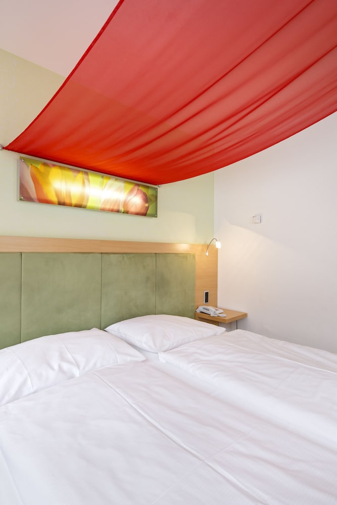 Ramada by Wyndham Baden du Parc 24/74