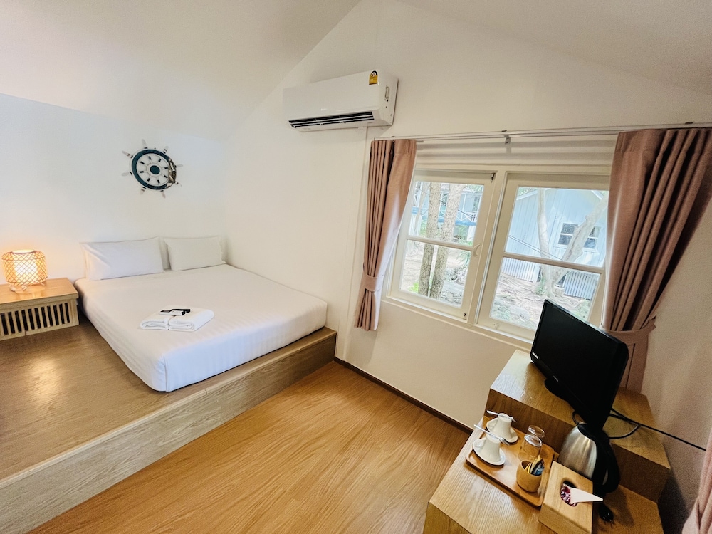 The C Samet Beach Resort 24/78