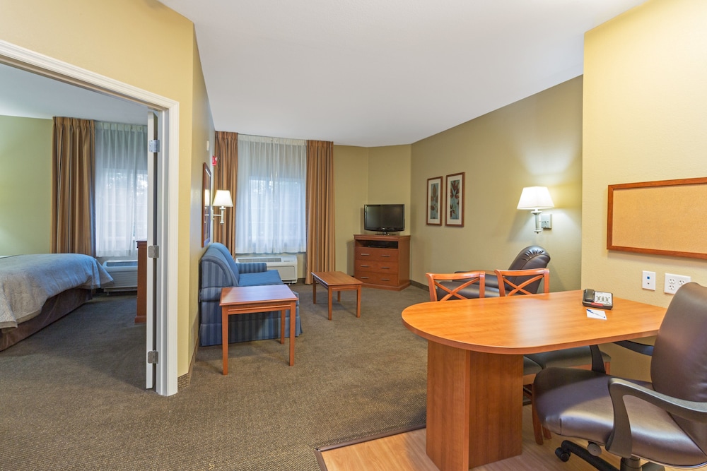 Candlewood Suites Tallahassee 26/44