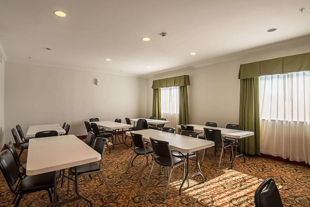 Days Inn by Wyndham Copperas Cove 39/53