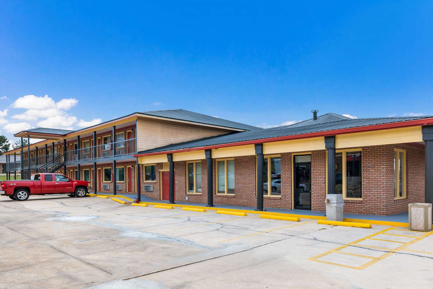 Econo lodge Russellville, AL 4/18