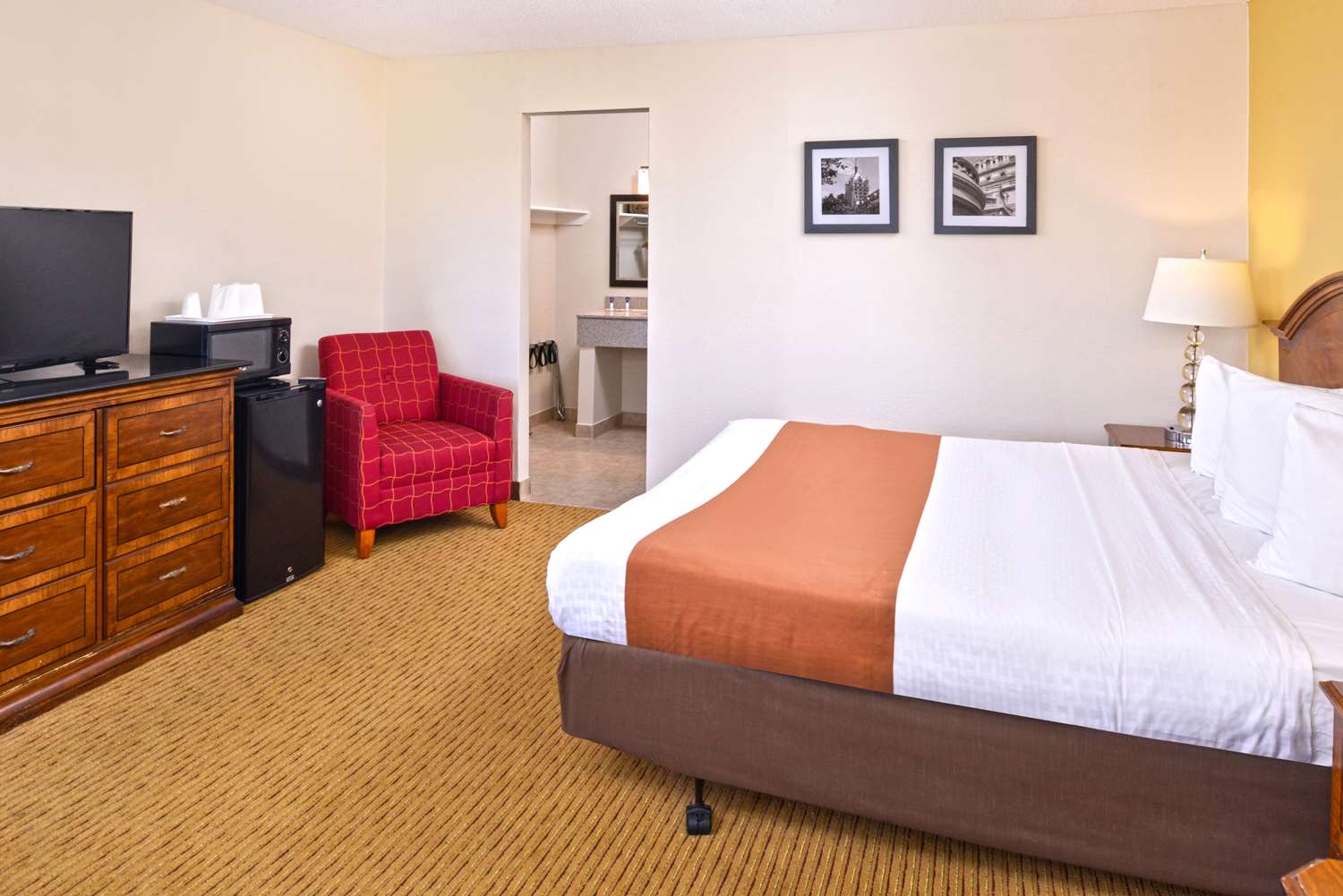 غرفة بسرير كوين، Americas Best Value Inn-Plattsburgh 6/10