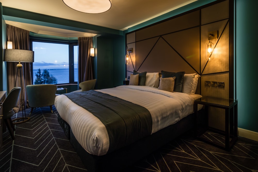 Seven Hotel 11/57