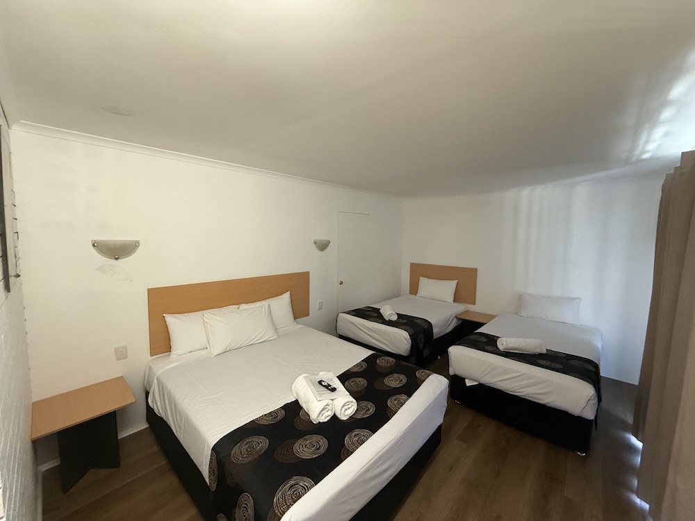 Budget Motel 9/46