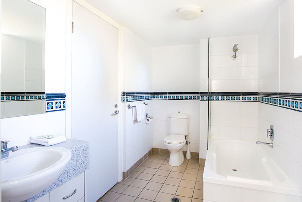 Wharf Boutique Apartments 76/78
