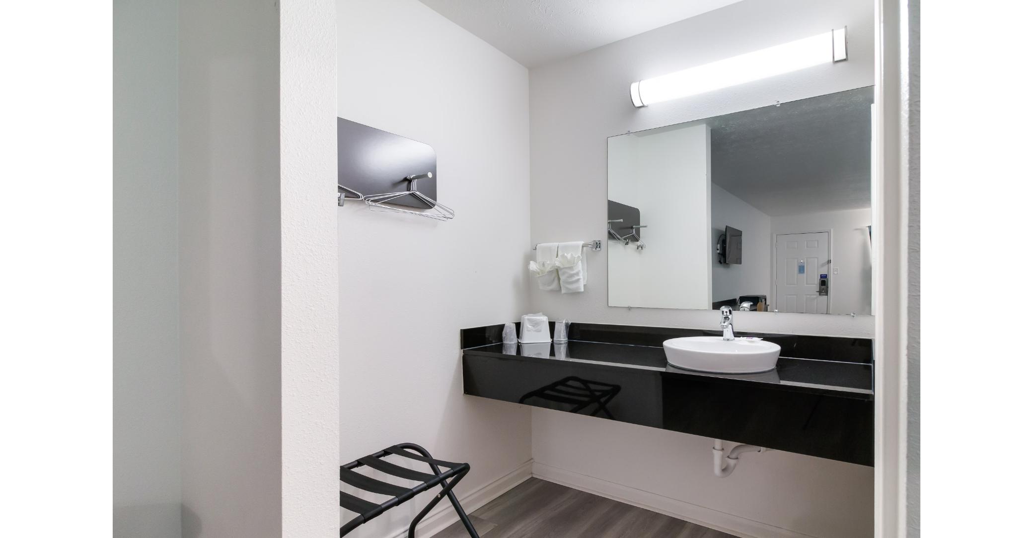 غرفة بسرير كوين لذوي الإعاقة، Motel6 Arlington Heights, IL - Chicago North Central 6/7