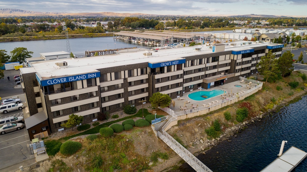Clover Island Inn 2/54