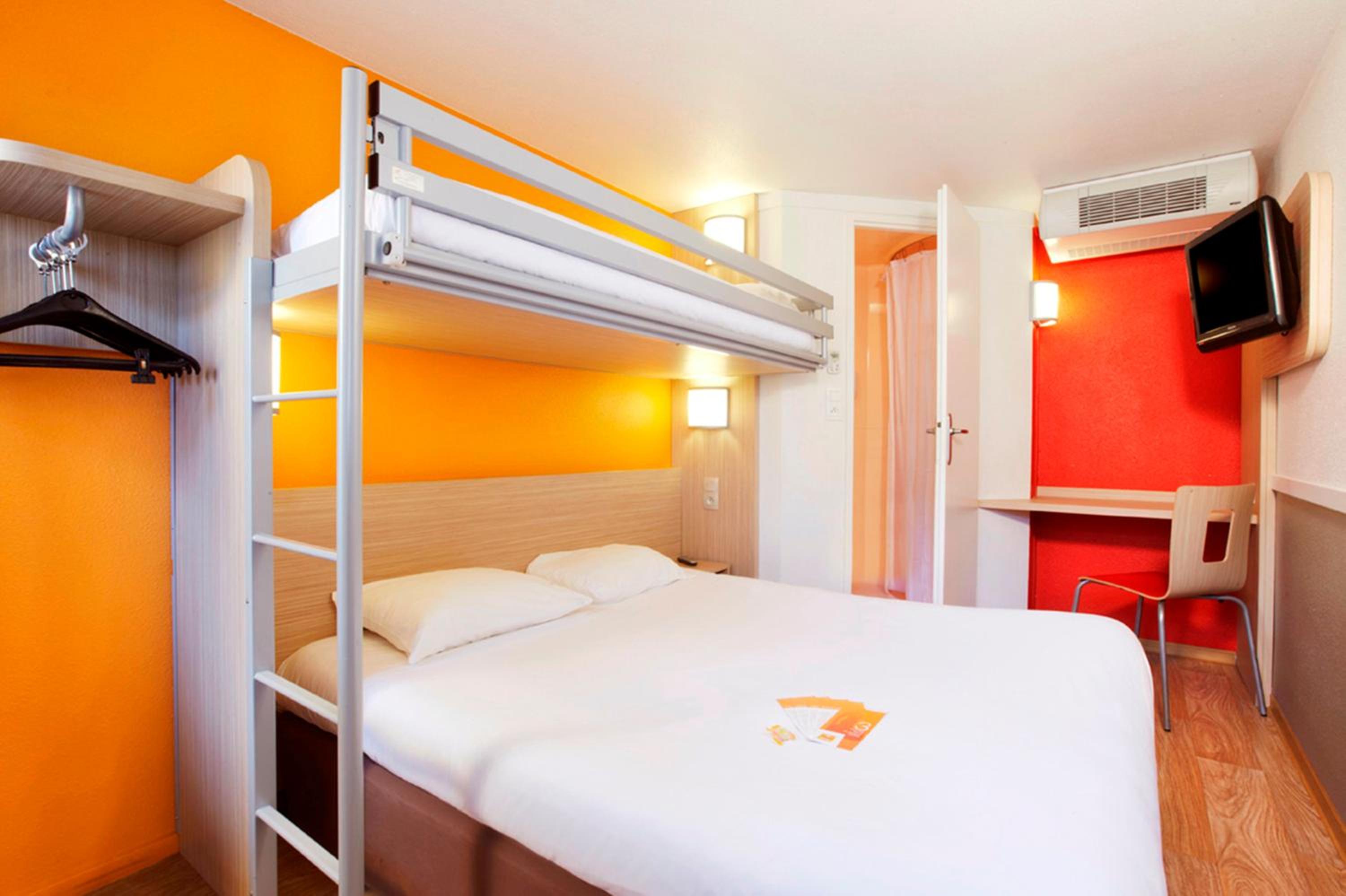 Room, Triple