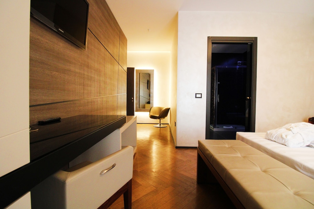 Divina Luxury Hotel 25/55