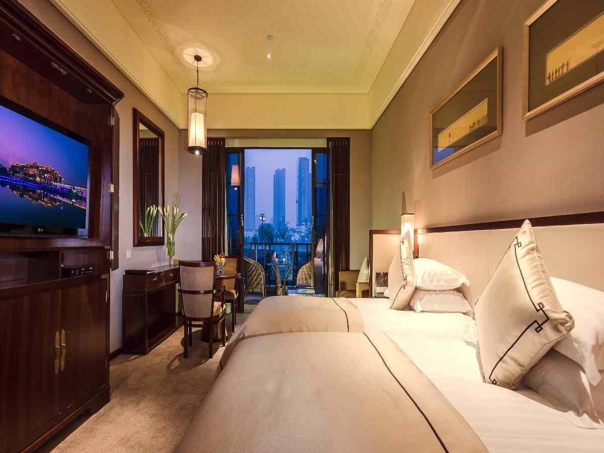 Deluxe, Twin Beds